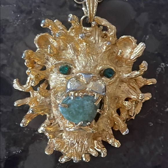 Green and Gold Lion Head Necklace - Picture 13 of 16